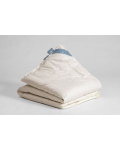 DELUXE ECO ganzen dons dekbed, luxe, soepel en licht dekbed van Bedaffair, Duurzaam en natuurlijk. Warmteklasse 3, voor koudere nachten in herfst en lente. Voorzien van Down pass label. Europees ganzendons, niet levend pluk