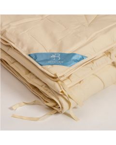 Licht en soepel Zomerdekbed Duurzaam Bio Hennep van Bedaffair. Vulling biologisch hennep vezel en tijk van biologisch katoen.