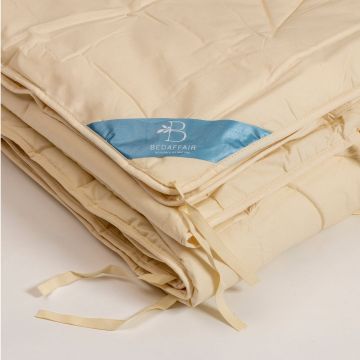 Licht en soepel Zomerdekbed Duurzaam Bio Hennep van Bedaffair. Vulling biologisch hennep vezel en tijk van biologisch katoen.