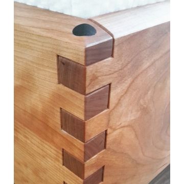 Zwevend massief houten bed STEP-X met gebogen hoofdbord Holzmanufaktur kersen