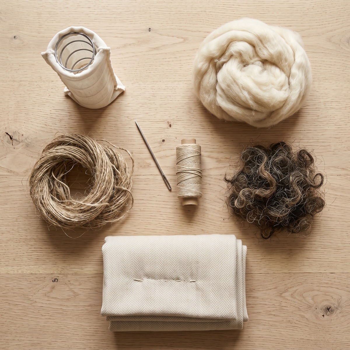 Natuurlijke materialen van een handgemaakt matras: pocketvering, wol, hennep, paardenhaar en katoen