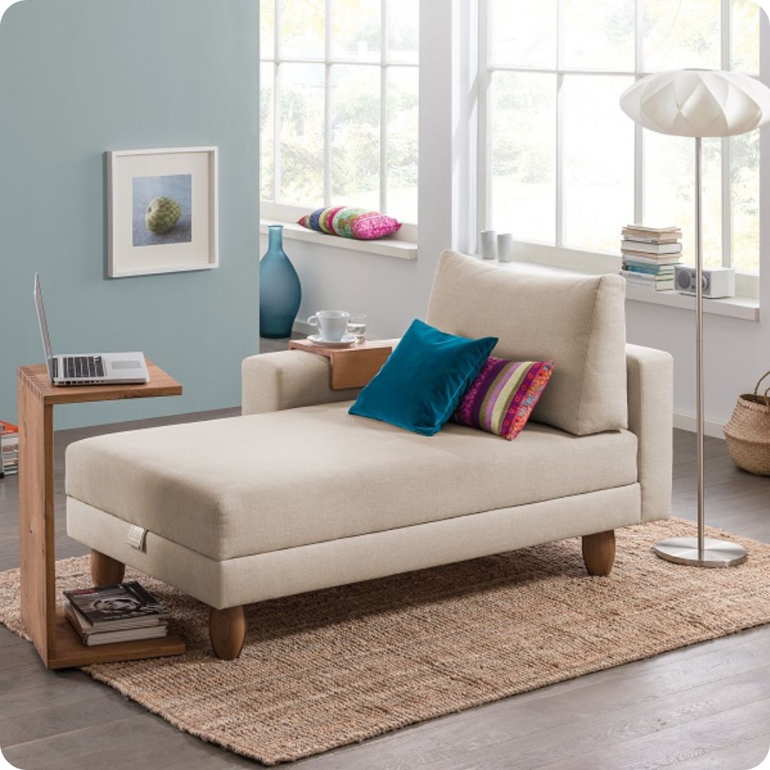 een loungebank met slaapfunctie van natuurlijke materialen