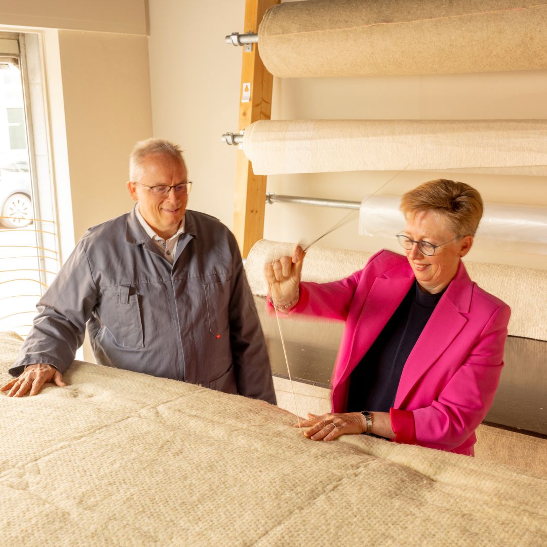 Wat is een pocketvering matras Wethouder opent etalage atelier met naald en draad en natuurlijk pocketvering matras van Bedaffair